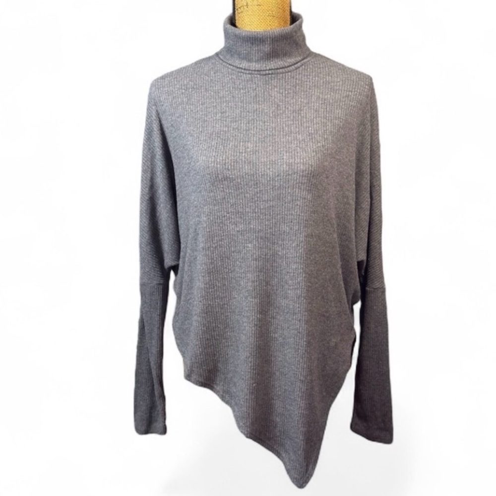 Fashion Nova asymmetrical gray turtleneck sweater Women’s size medium | ss